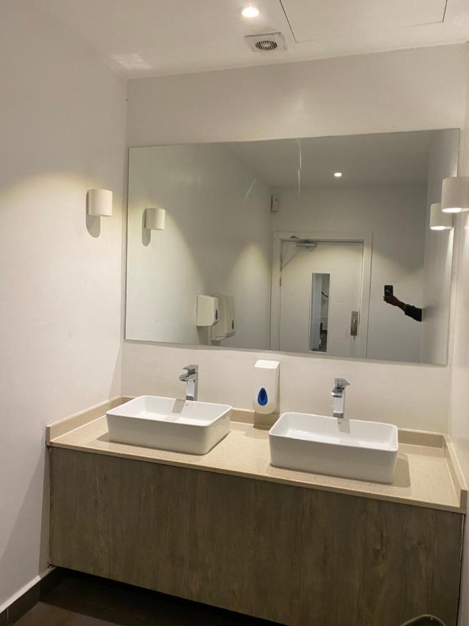 One Bedroom Apartment At A Embassy Gardens Cantonments อักกรา ภายนอก รูปภาพ